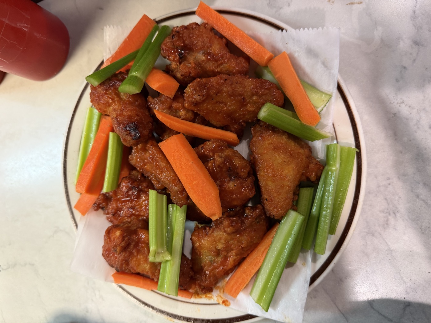 Buffalo wings with carrots and celery